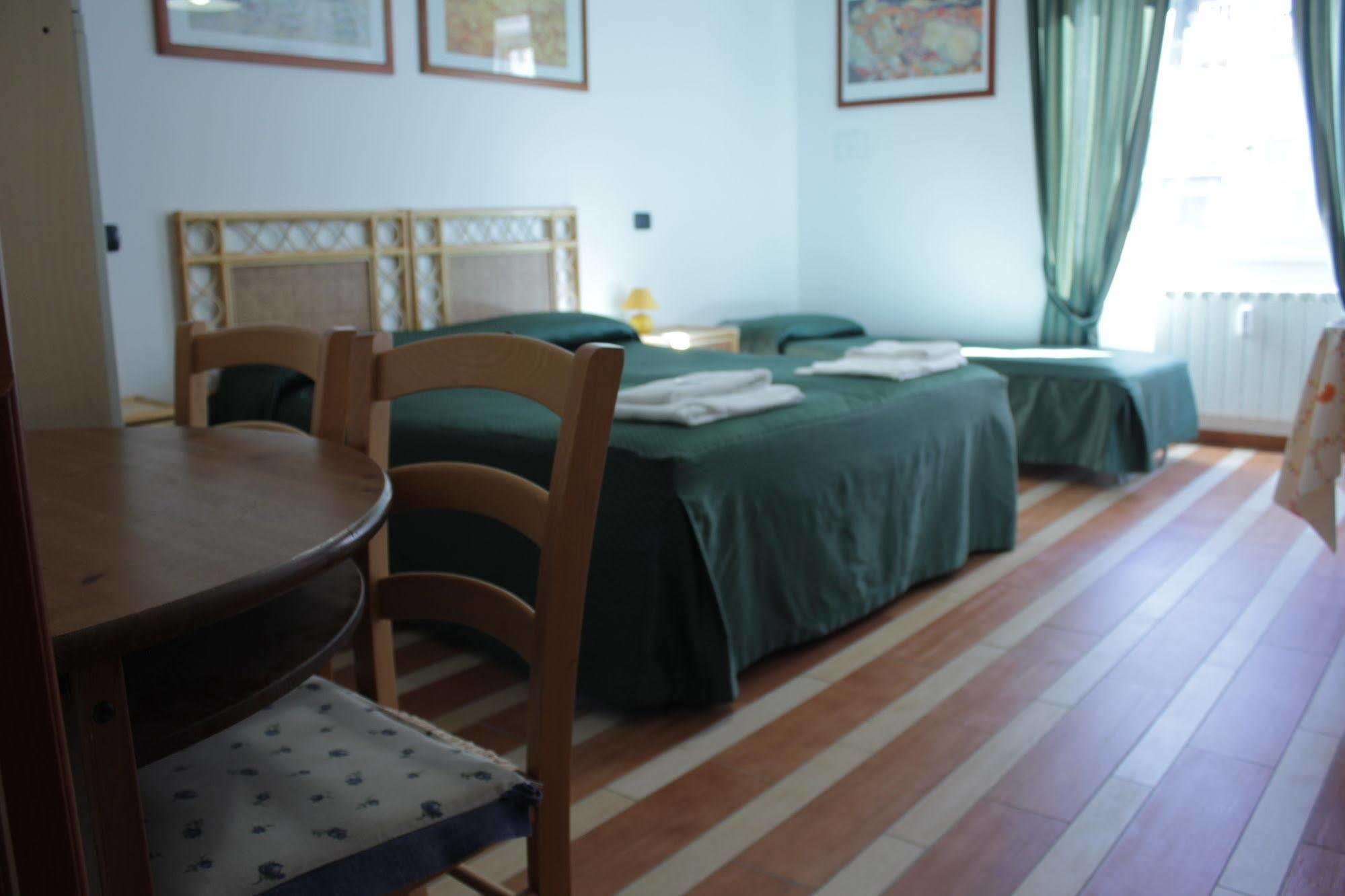 Aparthotel Tourist House Roma Exterior foto